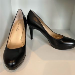 Marc Fisher classic black pumps